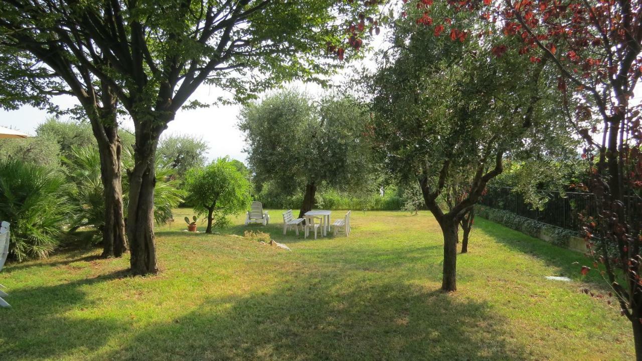 Il Gelso Di Barcuzzi Bed & Breakfast Lonato Bagian luar foto
